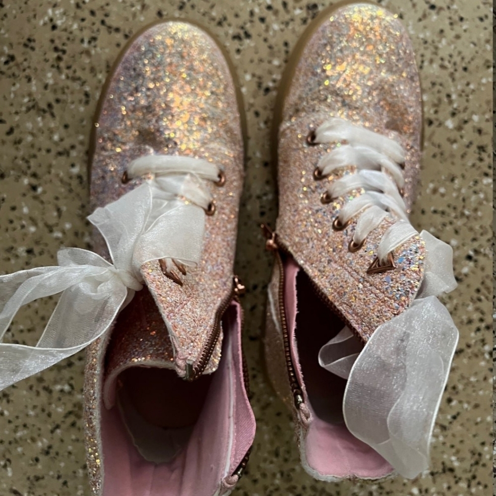 YRU pink sparkle boots